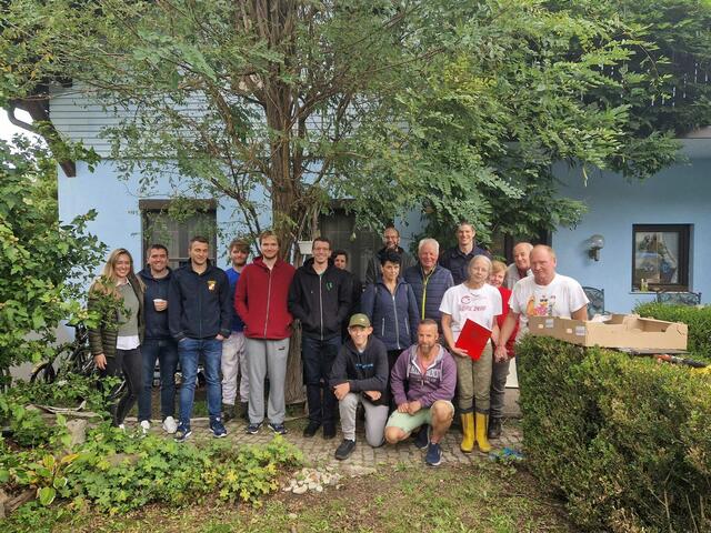 Gemeinsam übergab die FF Pressbaum eine stolze Summe an den Kommandanten Michael Uetz. | Foto: FF Pressbaum