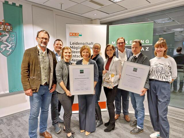 Das Team rund um "Mindful Living" (v.l.): Nikolaus Szlavik (CEO ADA), Michael Wibmer (CFO ADA), Verena Roscher (Senior Online Brand Manager ADA), Margot Wisiak (Director Development &amp; Marketing ADA), Sabine Laussegger-Wegerer (Supervisory Board ADA),  Verena Inschlag (Senior PR &amp; Brand Manager ADA), Joachim Schwichtenberg (Leadership Coach triljen/DWFB),  Lutz Vogel (Creative Lead DWFB), Carina Roth (Department Manager Visual &amp; Trade Marketing) | Foto: ADA