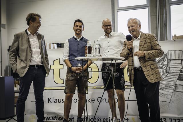 Eröffnungsrede - Ein besonderer Dank wurde an alle etipro Mitarbeiter ausgesprochen. Gemeinsam wird nun in Pichl bei Wels produziert.

  | Foto: etipro/peterwanger