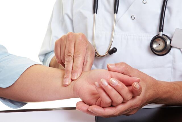 Statt der bisherigen 24-Stunden-Dienstzeiten von 7 Uhr bis 7 Uhr des Folgetages, stehen die Ärztinnen und Ärzte nur noch von 9 Uhr bis 21 Uhr zur Verfügung | Foto: Fotolia