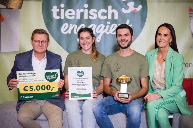 Sebastian Größeringer von „Meerika“gewann den Tierisch Engagiert Award für das Bundesland Niederösterreich. Im Bild v.l.: Hermann Aigner, Julia Galuska, Sebastian Größeringer und Maggie Entenfellner. | Foto: Fressnapf