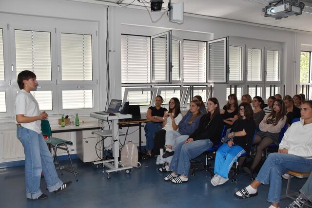 Freie Mitarbeiterin Anika Paul berichtete über ihre Erfahrungen im Praktikum und als freie Redakteurin. | Foto: MeinBezirk Oberwart