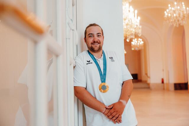 Valentin Bontus ist Olympiasieger im Formula-Kitesurfen. ChatGPT machte ihn zum "Fußballer". | Foto: ÖOC/Michael Meindl