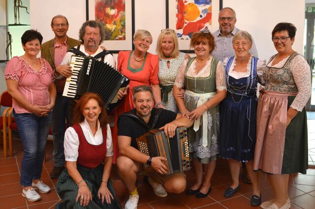 Fröhliches Beisammensein beim Oktoberfest in der Arche.  | Foto: Anna Kaufmann