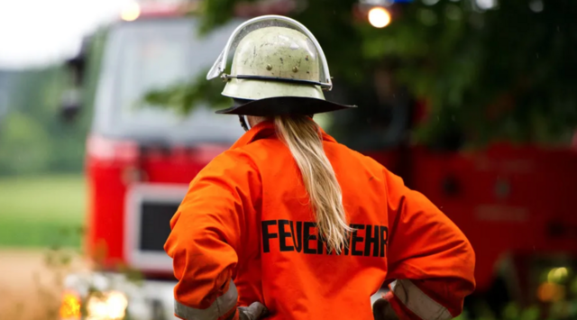 Die Feuerwehren in Innsbruck werden mit neuen Fahrzeugen ausgestattet. | Foto: Symbolbild/Daniel Bockwoldt/dpa-bilder