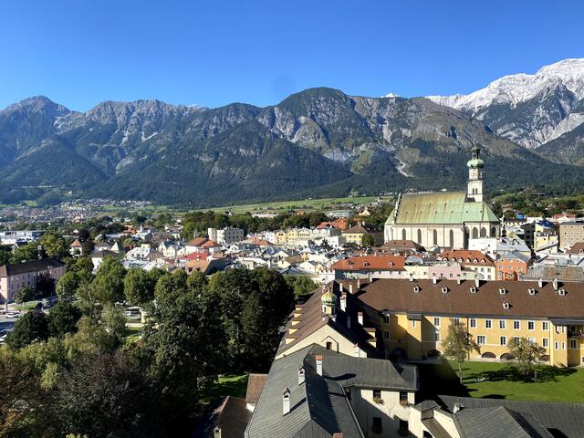 Blick von der Burg Hasegg auf die Haller Altstadt. | Foto: Wuppertaler/Wiki