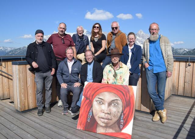 Künstler-Gipfeltreffen am „Top of the Jakobskreuz“ mit ausstellenden Künstlerinnen und Künstlern der Jahre 2021 bis 2024. | Foto: Wörgötter