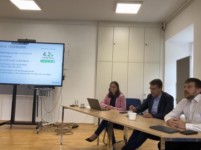 von links: Tourismusdirektorin Joelle Kussnow, Bürgermeister Christian Flammer, Stadtrat Markus Wertek | Foto: stockmann