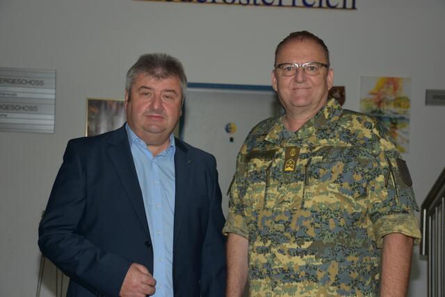 Musikschuldirektor Wolfgang Rosenthaler und Militärkapellmeister NÖ Oberst Adolf Obendrauf.  | Foto: Robert Zinterhof