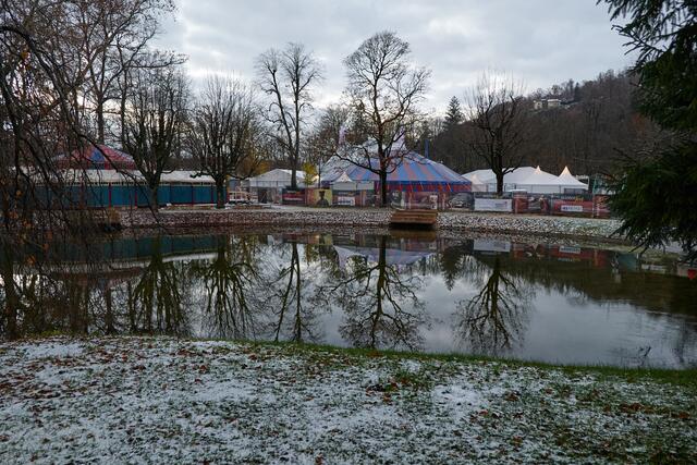 Bunte Zirkuszelte im Volksgarten beim Winterfest.  | Foto: Magdalena Lepka