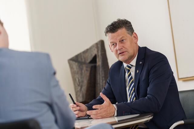 Bürgermeister Christian Scheider (TK) will Nachbesetzungen in den einzlenen Abteilungen prüfen. | Foto: tinefoto.com | martin steinthaler