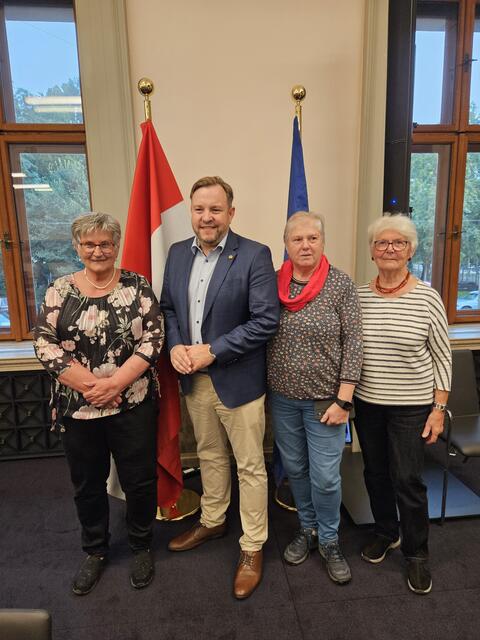 Präsident des Bundesrats-Landesgeschäftsführer Mag. Franz Ebener und Mitglieder der Ortsgruppe Grünau während der Führung. | Foto: OÖ Seniorenbund