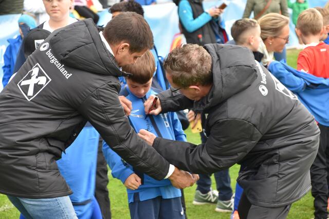 Die Autogrammjäger waren unterwegs | Foto: Stefan Schneider