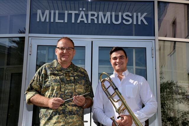Militärkapellmeister NÖ Oberst Adolf Obendrauf und Jonas Gassner.  | Foto: Robert Zinterhof