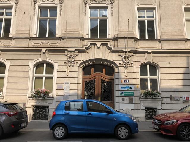 Seit 2017 stellen die Grünen den Bezirksvorsteher des 7. Bezirks. Dieser hat sein Büro im Amtshaus in der Herrengasse 24.  | Foto: Brandl