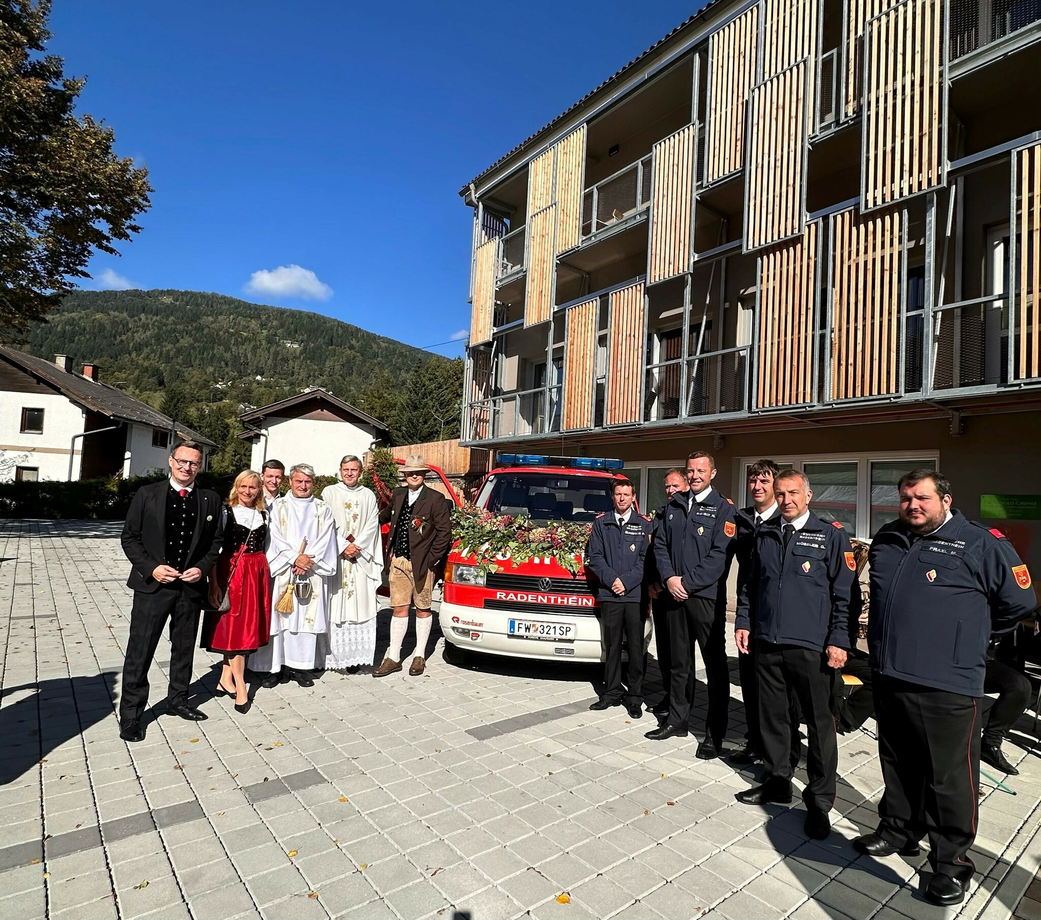 Feuerwehrfahrzeugsegnung Und Jahreskirchtag Radenthein In Feierlaune feuerwehrfahrzeugsegnung-und-jahreskirchtag-radenthein-in-feierlaune