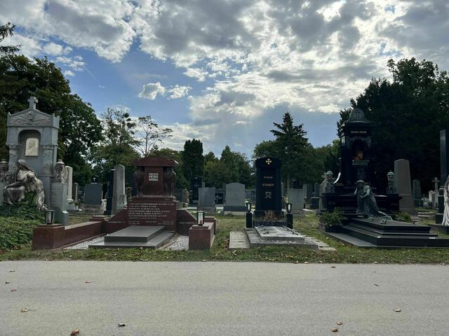 Am Zentralfriedhof Wien ruhen ca. 3 Millionen Menschen in ungefähr 330.000 Gräbern. | Foto: Petra Sturma
