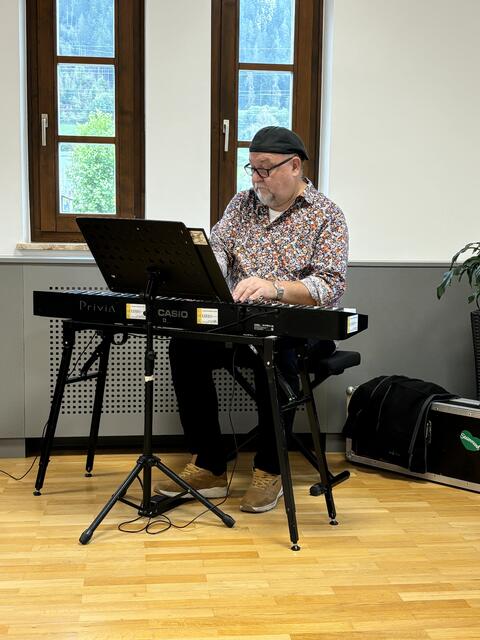 Mathias Köck sorgt für die Musik im Hintergrund. | Foto: Kern