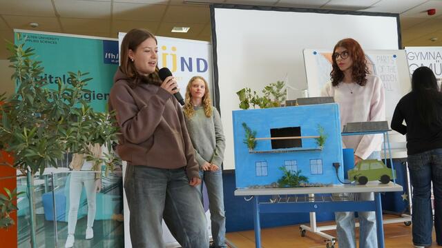 Ein besonderes Merkmal des diesjährigen SKILLsCamps war die Teilnahme von Schülern aus Tschechien. Da manche Präsentationen auf Englisch gehalten wurden, konnten die Jugendlichen nicht nur ihre technischen Fähigkeiten, sondern auch ihre ausgezeichneten Sprachkenntnisse unter Beweis stellen. | Foto: FH St. Pölten / Magdalena Lueger