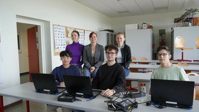 In Zusammenarbeit mit sieben regionalen Unternehmen und der FH St. Pölten erarbeiteten die Jugendlichen innovative Lösungen und Ideen zur Digitalisierung. | Foto: FH St. Pölten / Magdalena Lueger