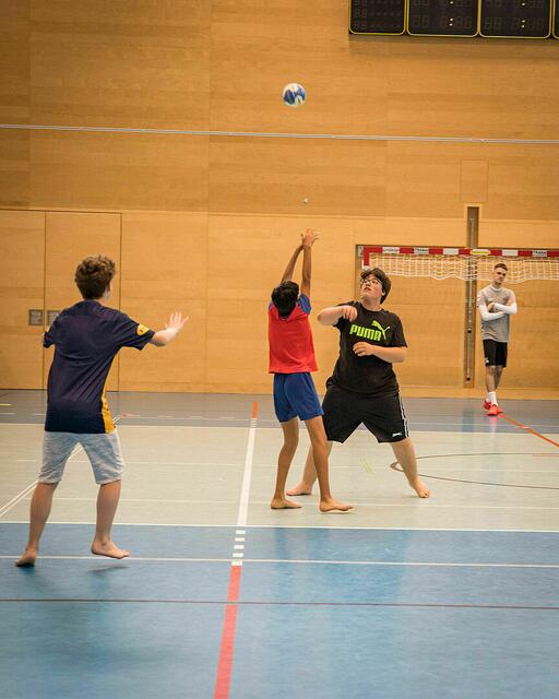 Ab dem Samstag, 19. Oktober startet an zwei Mittelschulen in Salzburg ein Pilotprojekt. Die städtischen Schulturnhallen der MS Liefering und der MS Taxham werden künftig auch am Samstag für Sportvereine und Sport- und Bewegungsbegeisterte geöffnet. Seit längerem äußern Sportvereine bereits den Wunsch, die Hallen auch an Wochenenden nutzen zu können. | Foto: wildbild / Hannah Thalhammer