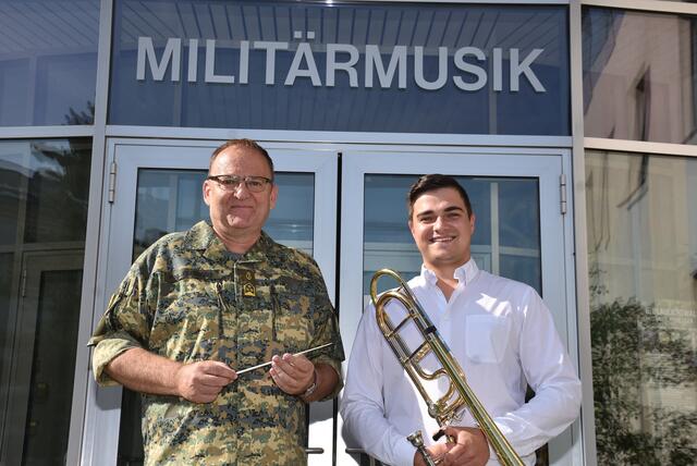 Militärkapellmeister NÖ Oberst Adolf Obendrauf und Jonas Gassner.  | Foto: Robert Zinterhof