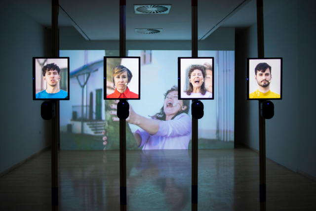 Die neue Austellung im Lentos Kunstmuseum setzt sich mit der Kraft der Stimme und des Gesangs auseinander. | Foto: Dejan Kaludjerović