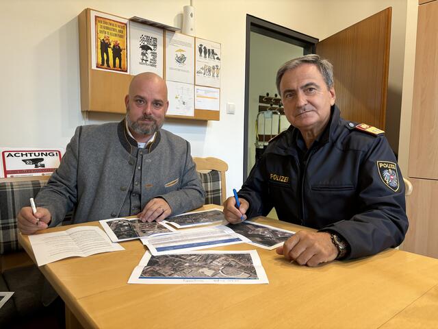 Analysieren laufend Unfallhäufungsstellen: Bezirkshauptmann Karl-Josef Weiss und Bezirkspolizeikommandant Eduard Widhalm. | Foto: Lawugger