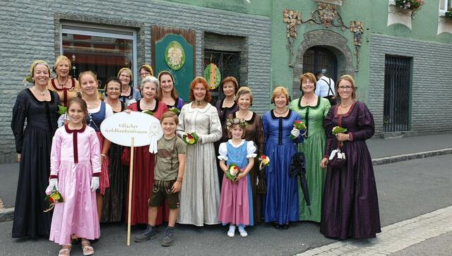 Auch am traditionellen Villacher Kirchtag ist der Verein vertreten. | Foto: Villacher Goldhaubenfrauen