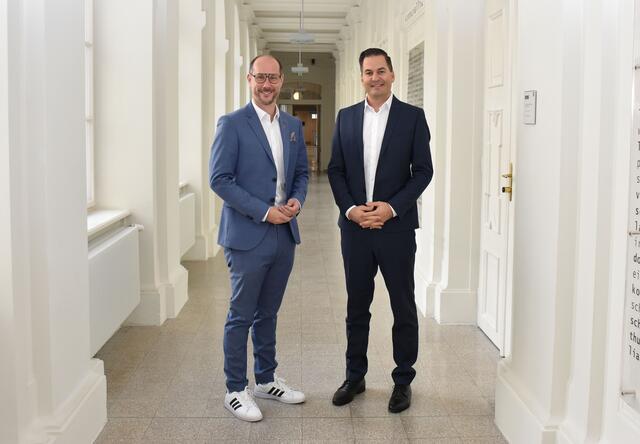 Digitalisierungslandesrat Mario Gerber mit dem Geschäftsführer der Breitband Serviceagentur Tirol, Stephan Willburger. | Foto: © Land Tirol/Pichler