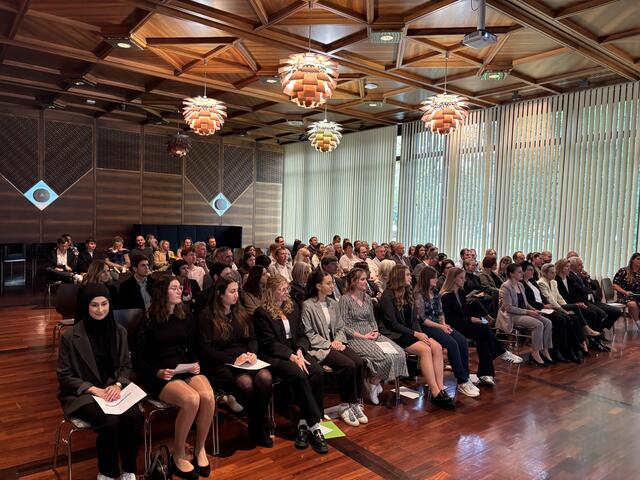 Der Saal der Wirtschaftskammer bot den passenden Rahmen für die Feierlichkeit. | Foto: Reichel