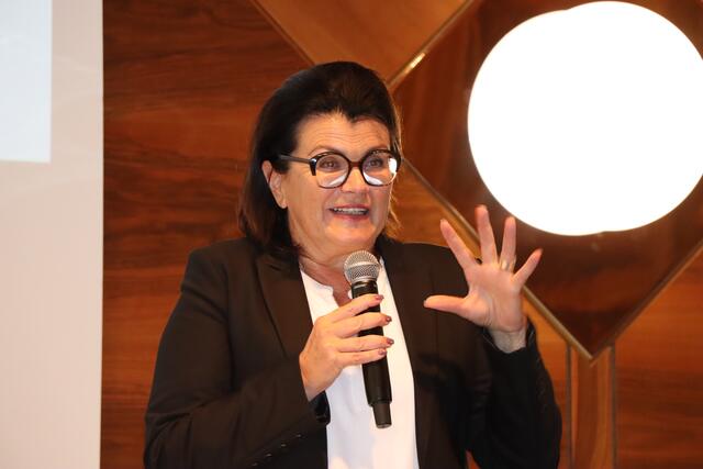 Nationalrätin Elisabeth Pfurtscheller gratulierte. | Foto: Reichel