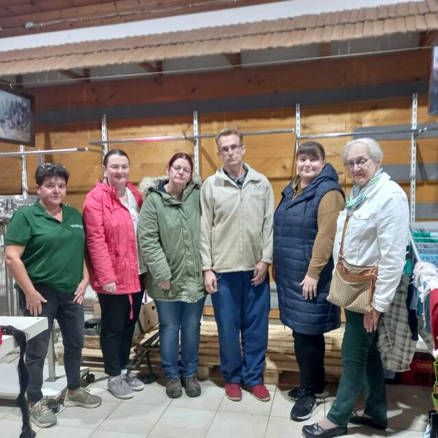 Auf dem Foto sind von links nach rechts zu sehen: Silvia Bichl vom Benefizverein Waldviertel, Claudia Hinterlehner (Flohmarkt, Etlas), Sandra und Günter Soukup, Sandra Wagner (Flohmarkt, Schönbach) sowie Gabi Brantner, unmittelbare Nachbarin und Vertreterin des KOBV Zwettl. | Foto: privat