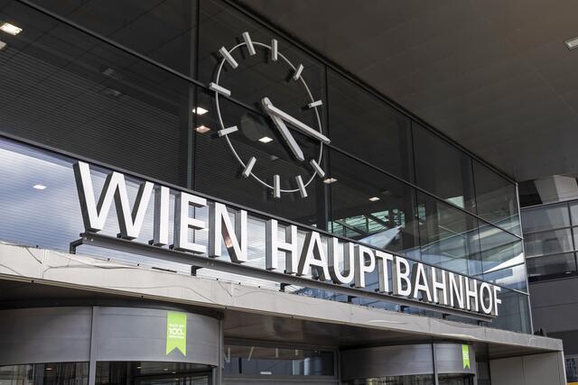 An den Wiener Bahnhöfen kommt es zu verstärktem Polizeiaufkommen. (Archiv) | Foto: Weingartner-Foto / picturedesk.com