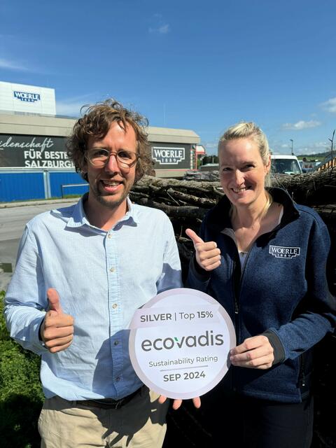 Ein Top-Ergebnis für das Unternehmen Woerle beim EcoVadis-Nachhaltigkeitsranking. Der Geschäftsführer Gerrit Woerle und die Nachhaltigkeitsbeauftragte Diana Reuter freuen sich darüber. 
 | Foto: Woerle