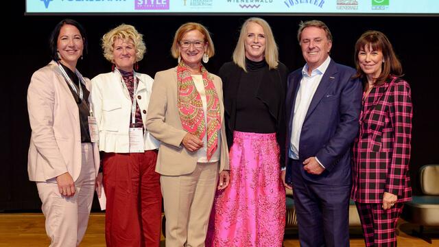 NÖ-Geschäftsführerin Nicole Wöllert, WKNÖ Direktor-Stv. Alexandra Höfer, Landeshauptfrau Johanna Mikl-Leitner, FiW NÖ-Landesvorsitzende Vera Sares, WKNÖ-Präsident Wolfgang Ecker und FiW-Bundesvorsitzende Martha Schultz. | Foto: Katharina Wocelka