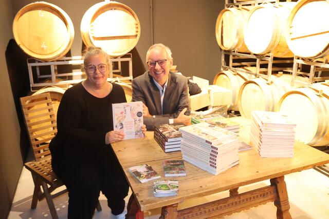 Die Buchpräsentation fand in Form eines spannenden Dialogs zwischen Michaela Thöni-Kohler und Tyrolia-Geschäftsführer Gottfried Kompatscher statt. | Foto: Elisabeth Zangerl