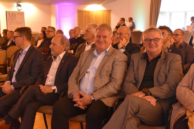 An diesem Abend spielte Parteipolitik keine Rolle. Für die Region Villach-Umland ziehen sämtliche Farben an einem Strang. | Foto: MeinBezirk.at