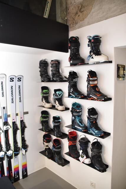 Fachkompetenz im Fokus: Vettori Moden bietet eine umfassende Fußanalyse für Laufschuhe und professionellen Skiservice für die bevorstehende Wintersaison an. | Foto: Kendlbacher