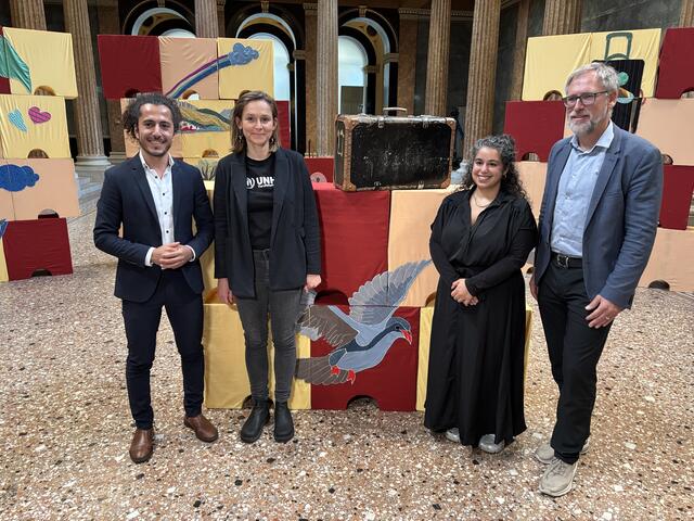 Künstlerin Duha Samir (3. von Links) will durch ihr Projekt neue Perspektiven zugänglich machen und die Bedeutung der Interaktion in den Mittelpunkt stellen. | Foto: Andreas Pölzl / MeinBezirk