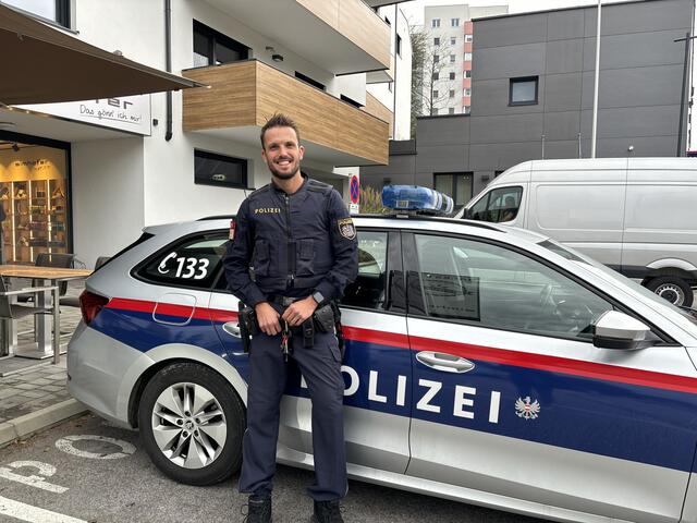 Bezirksinspektor Alexander Pemmer klärt über die Unfallstellen und -ursachen im Gebiet Pressbaum auf. | Foto: Nina Taurok