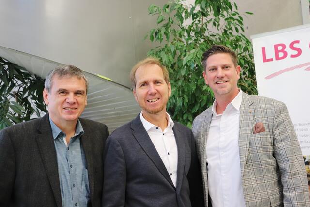 Gratkorns PTS und MS-Direktor Reinhard Koopmans (Bildmitte), Schulqualitätsmanager Bernd Steiner (li) und Bgm. Michael Feldgrill eröffneten den Tag der Wirtschaft. | Foto: Edith Ertl