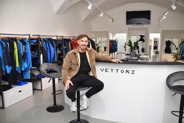Nico Vettori freut sich über das positive Feedback der Kunden zur neuen Geschäftseröffnung. | Foto: Kendlbacher