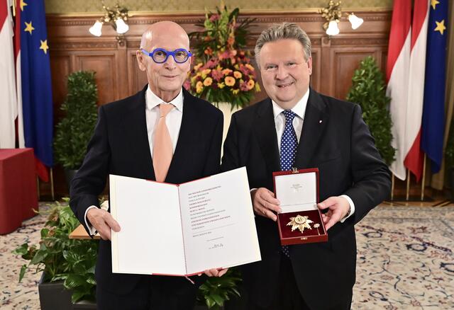 Eine besondere Ehre wurde dem Bäckermeister und Unternehmer Kurt Mann am Freitag im Rathaus zuteil. | Foto: Stadt Wien/Jobst