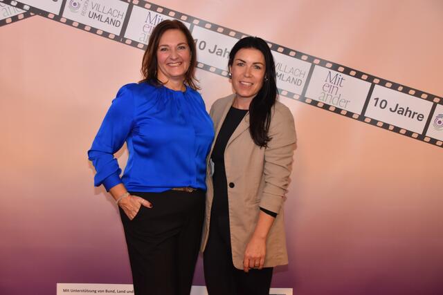 Melanie Köfeler (links) mit Sabine Huber (Geschäftsstellenleiterin der RegionalMedien Villach) | Foto: MeinBezirk.at