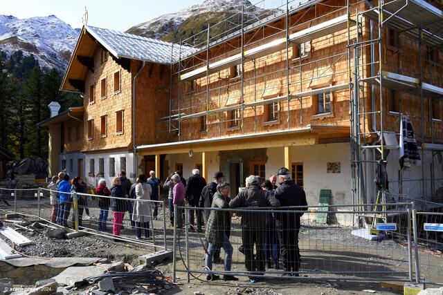 Am Gepatschhaus im Kaunertal trafen sich auch zahlreiche Besucher. | Foto: stern-press, Helmut Stern