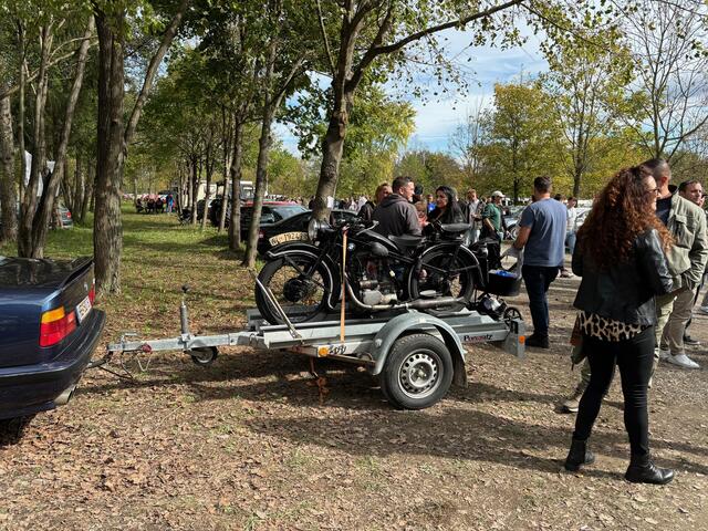 Oldtimer wie Autos und Motorräder waren zu bestaunen. | Foto: Almer
