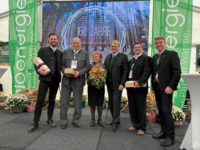 Die Familie Edler mit Berhard Karrer, nur Sohn Stefan fehlte. | Foto: Almer
