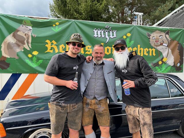 Der legendäre weiße Bart durfte natürlich nicht fehlen, es gab zahlreiche Selfiewünsche. | Foto: Almer