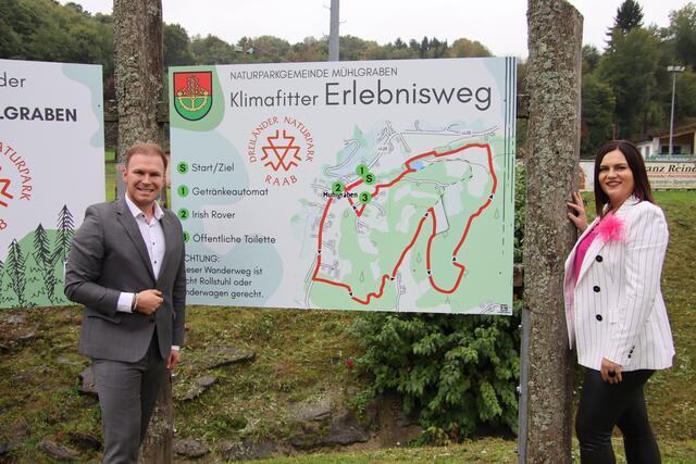 Den "Klimafitten Erlebnisweg" entlang des Doiberbachs eröffneten Bürgermeister Fabio Halb und Landeshauptmann-Stellvertreterin Astrid Eisenkopf. | Foto: Martin Wurglits